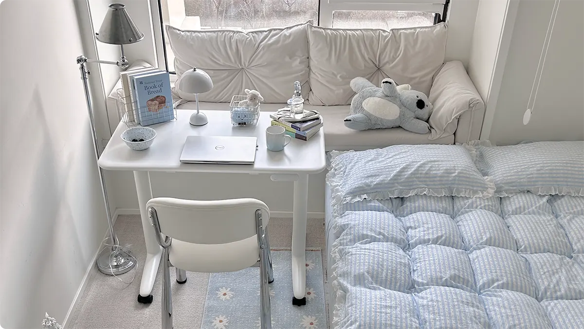 LESS CLUTTER, MORE FOCUS