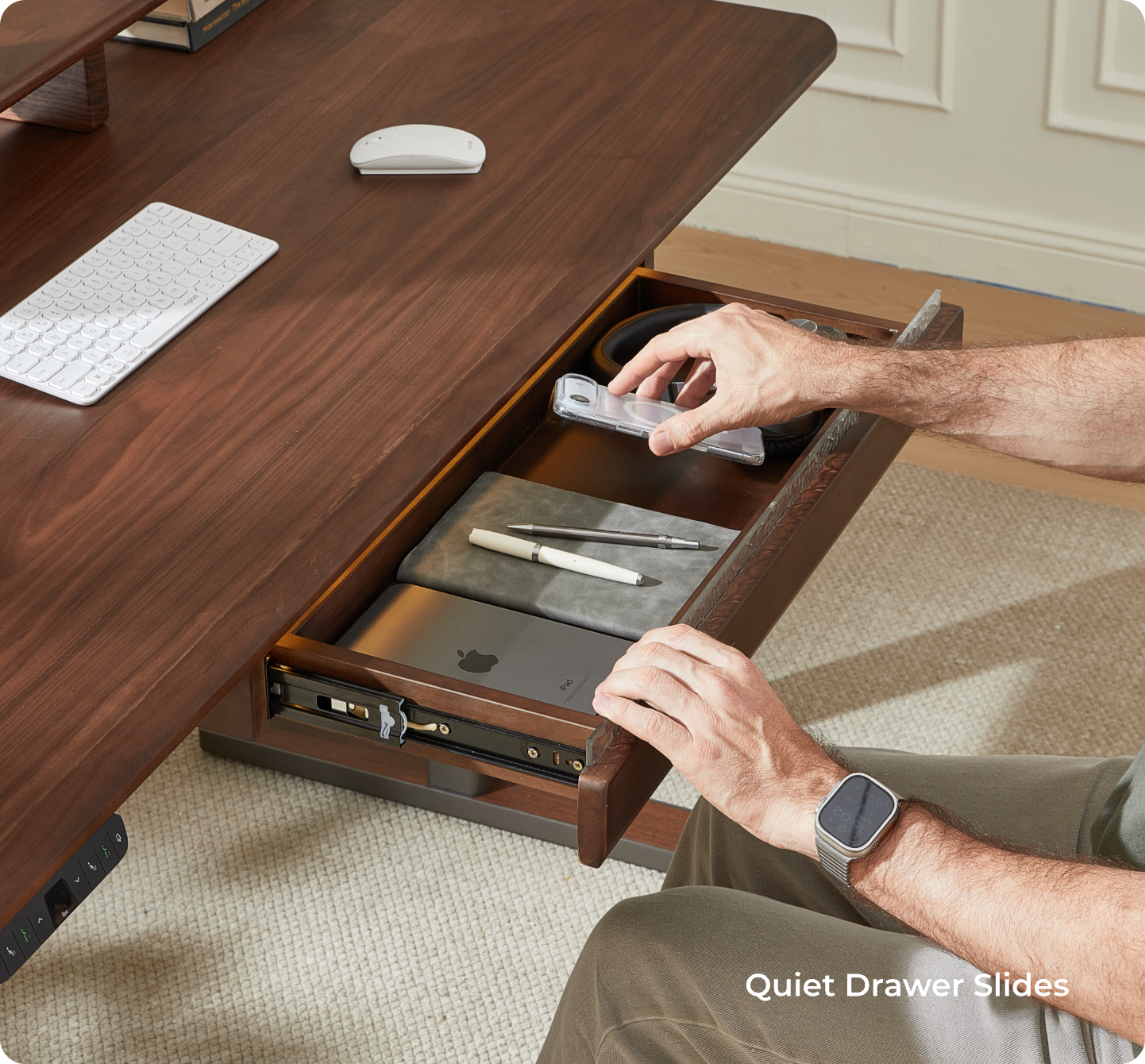 <p>Integrated Drawer & Ambient Lighting</p>
